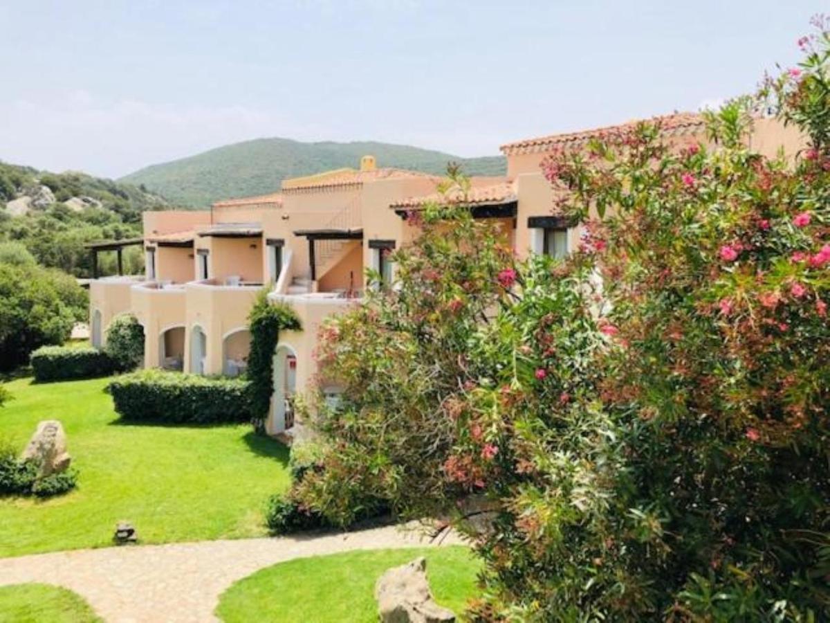 Le Corti Di Marinella Aparthotel Маринела Екстериор снимка