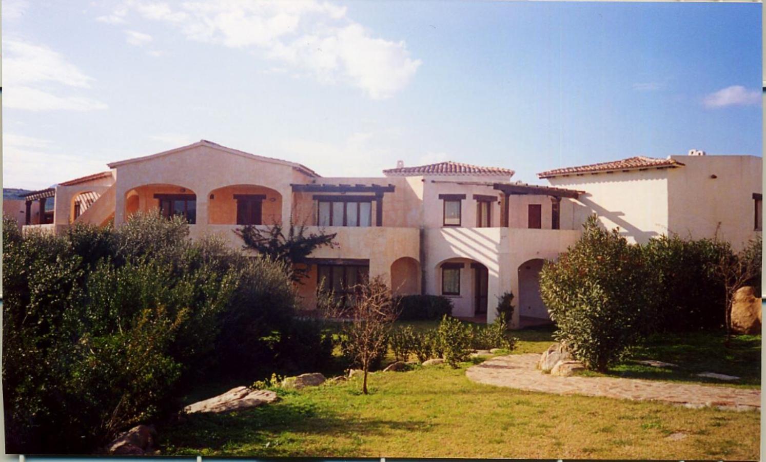 Le Corti Di Marinella Aparthotel Маринела Екстериор снимка