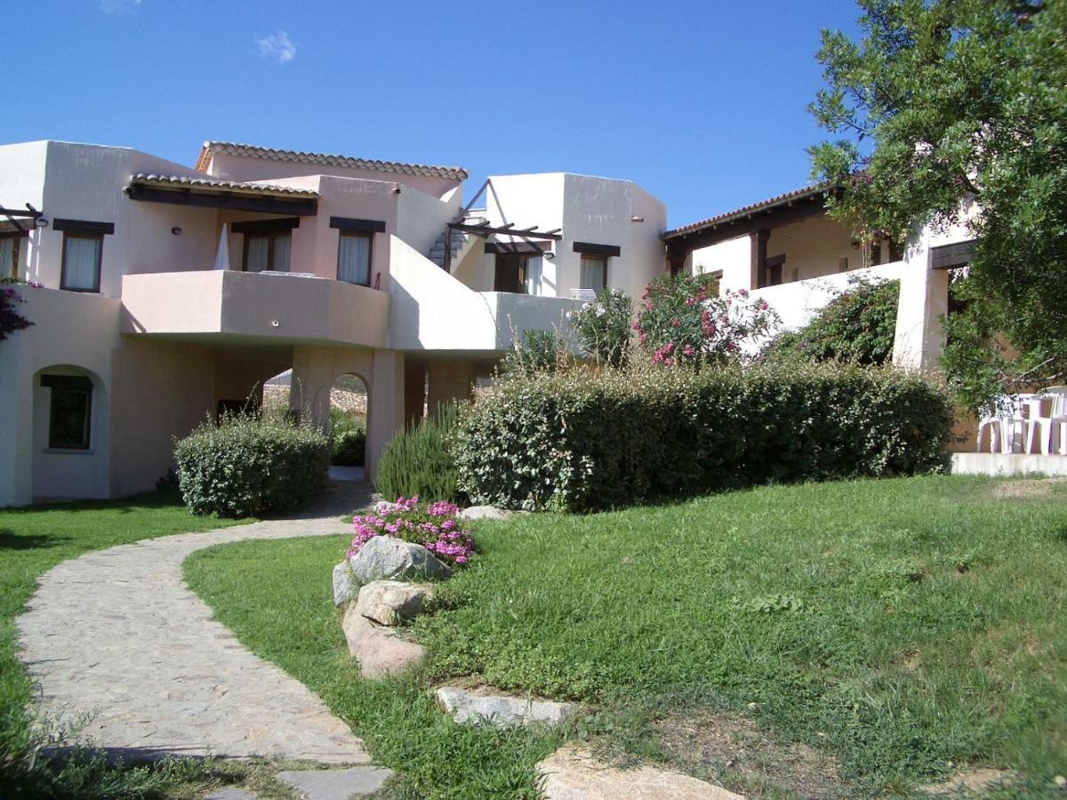 Le Corti Di Marinella Aparthotel Маринела Екстериор снимка