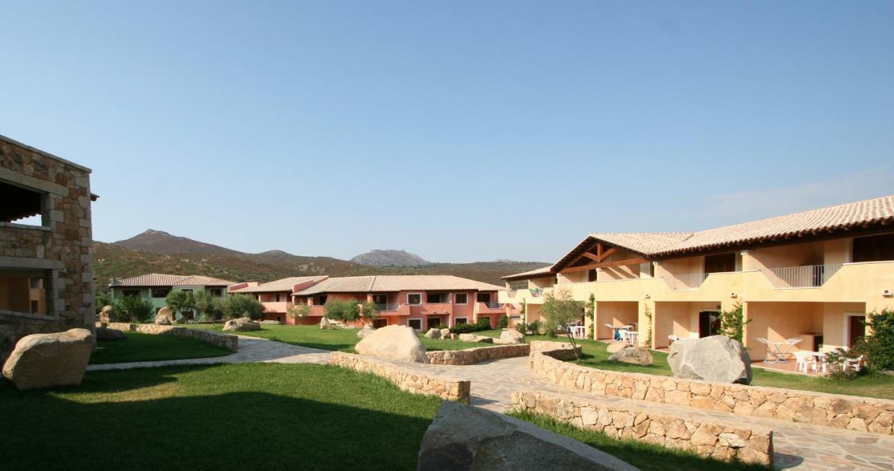 Le Corti Di Marinella Aparthotel Маринела Екстериор снимка