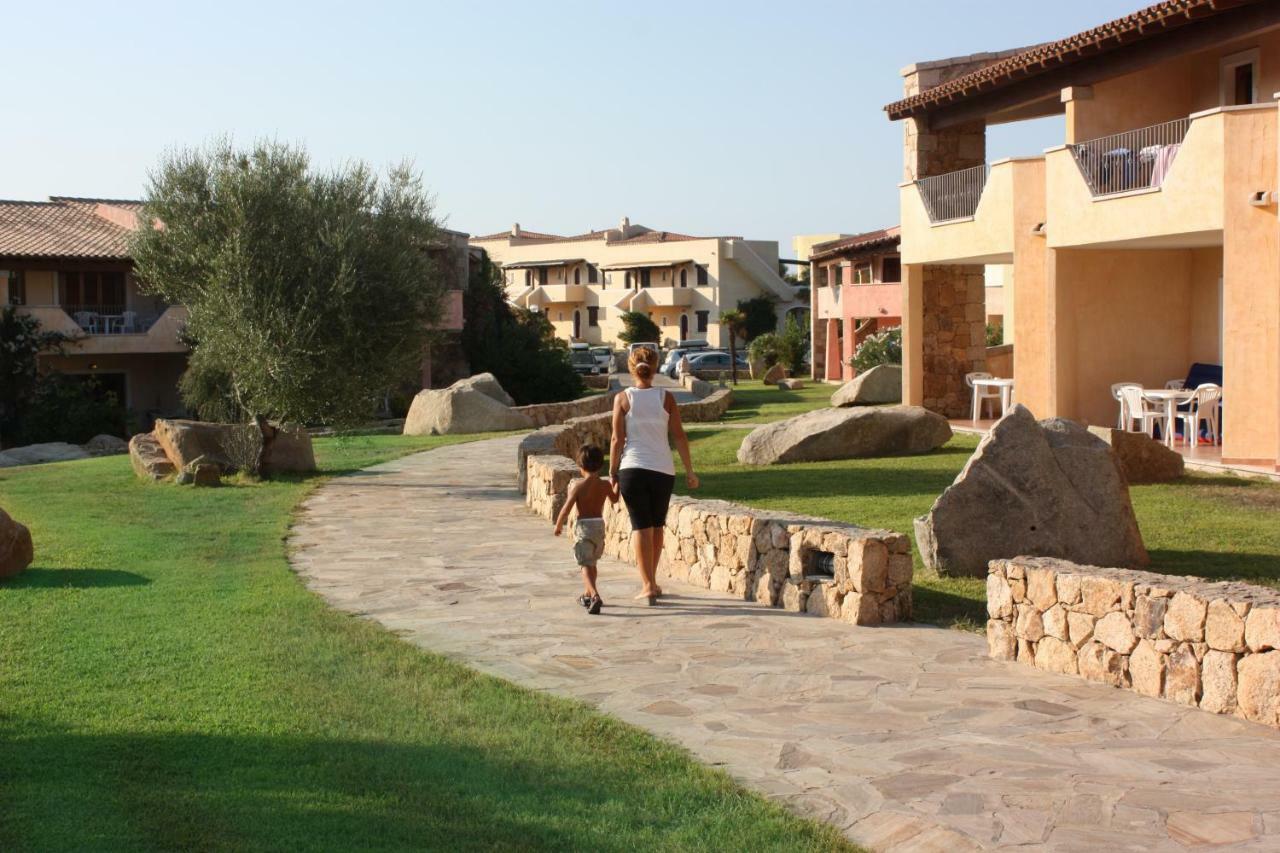 Le Corti Di Marinella Aparthotel Маринела Екстериор снимка