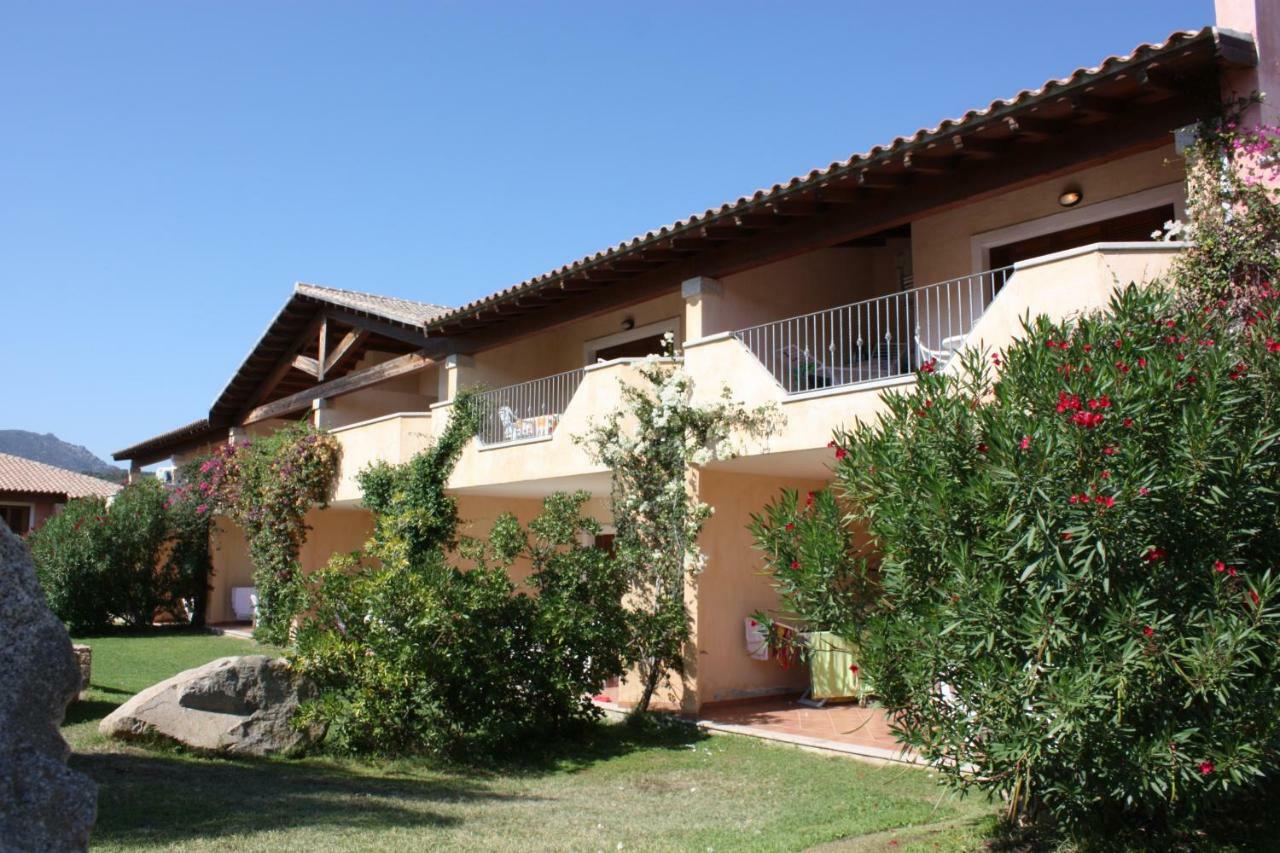 Le Corti Di Marinella Aparthotel Маринела Екстериор снимка