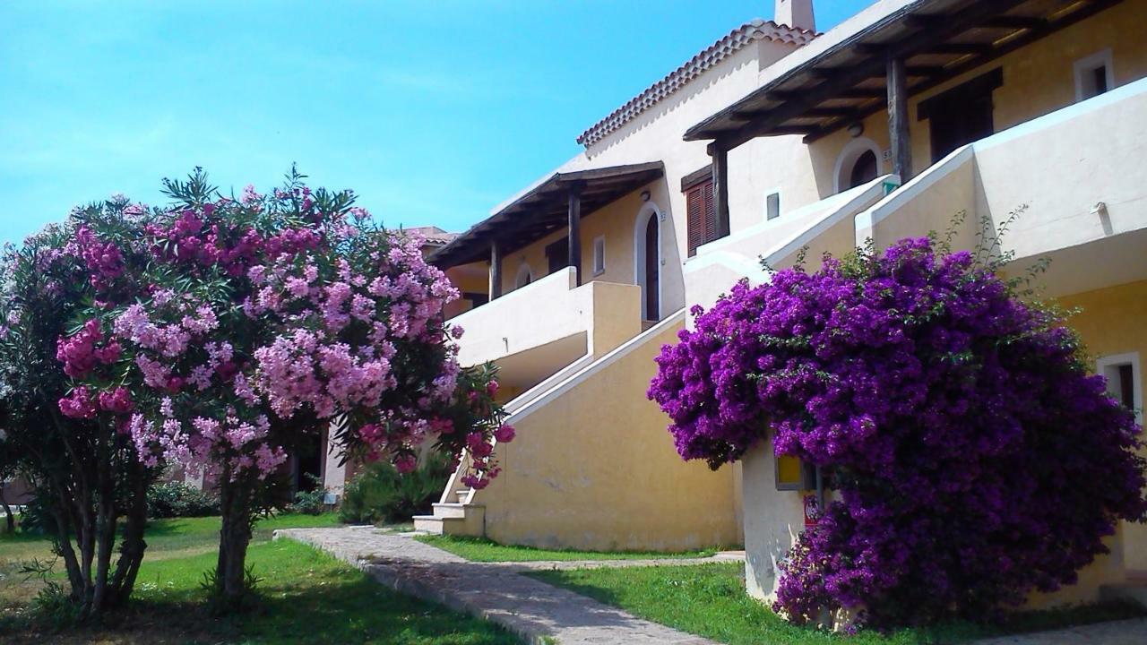 Le Corti Di Marinella Aparthotel Маринела Екстериор снимка