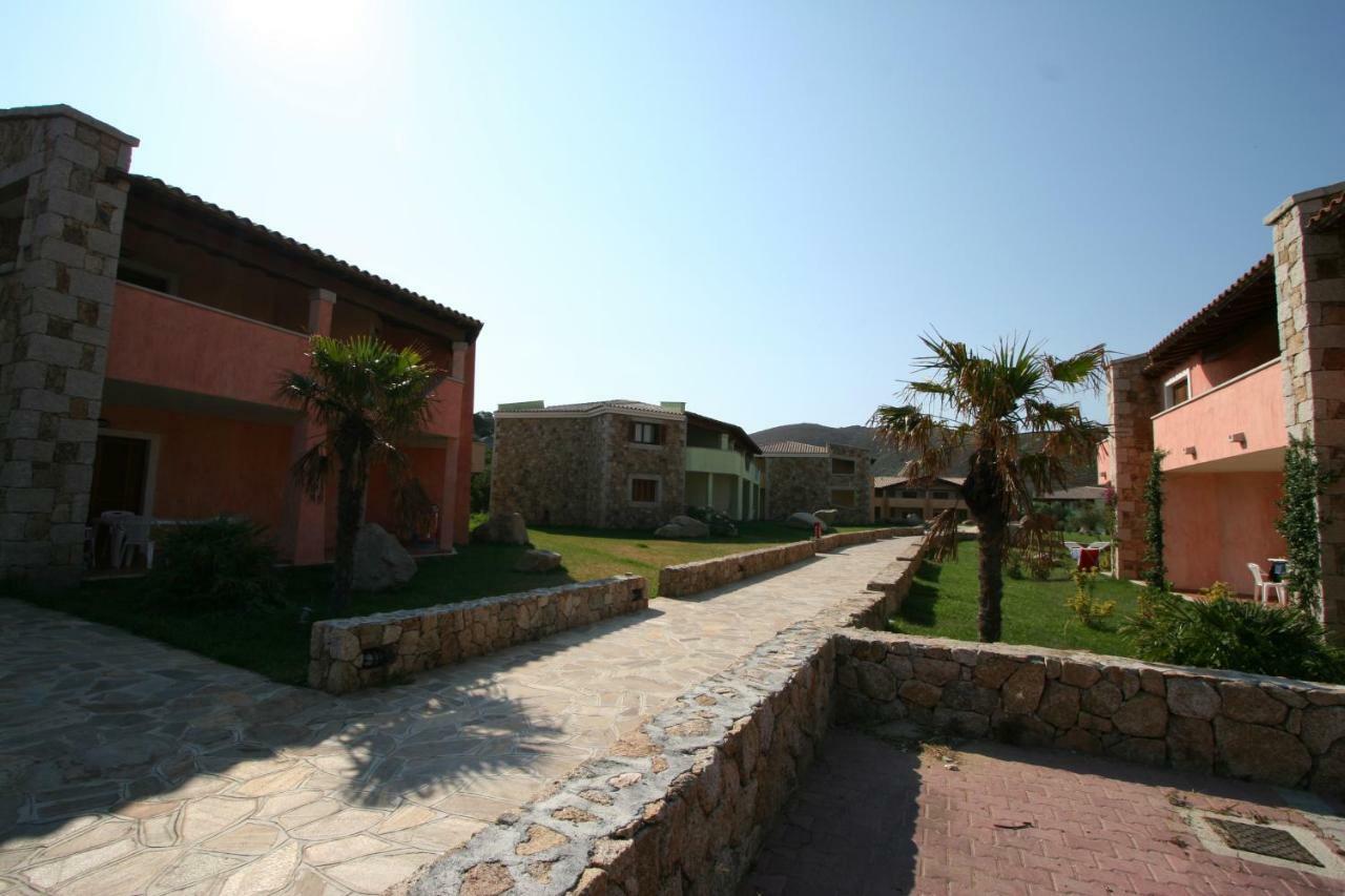 Le Corti Di Marinella Aparthotel Маринела Екстериор снимка
