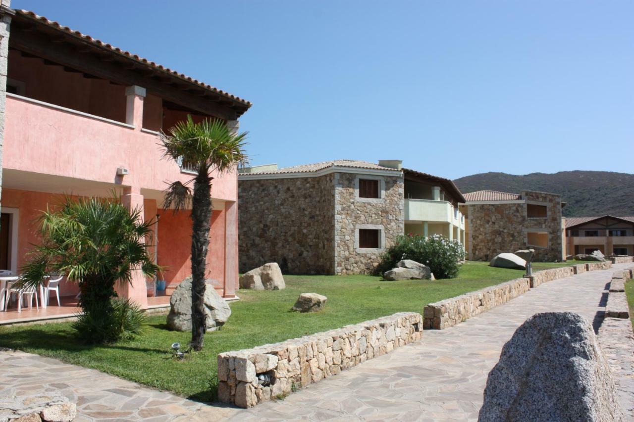 Le Corti Di Marinella Aparthotel Маринела Екстериор снимка