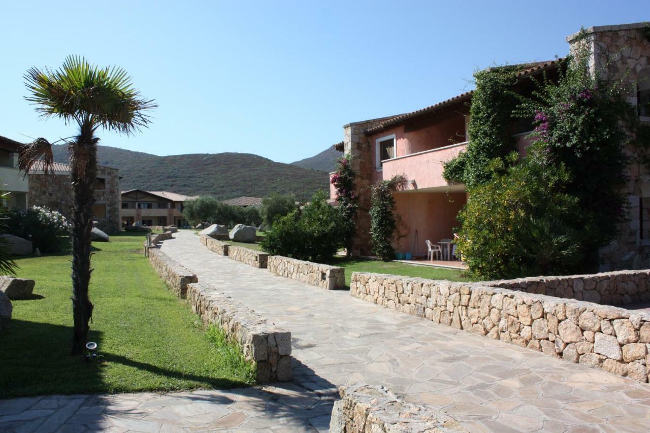 Le Corti Di Marinella Aparthotel Маринела Екстериор снимка
