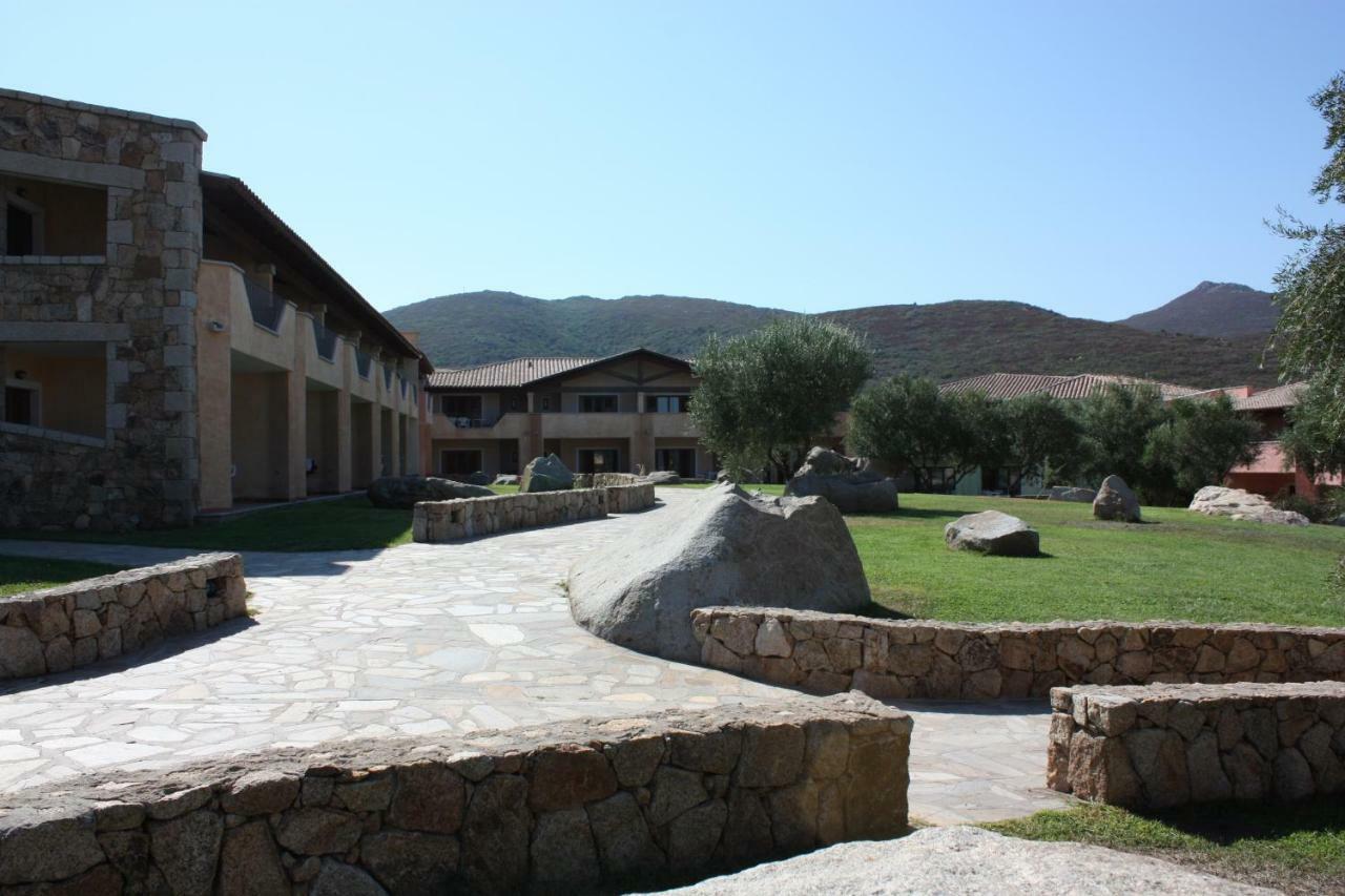 Le Corti Di Marinella Aparthotel Маринела Екстериор снимка